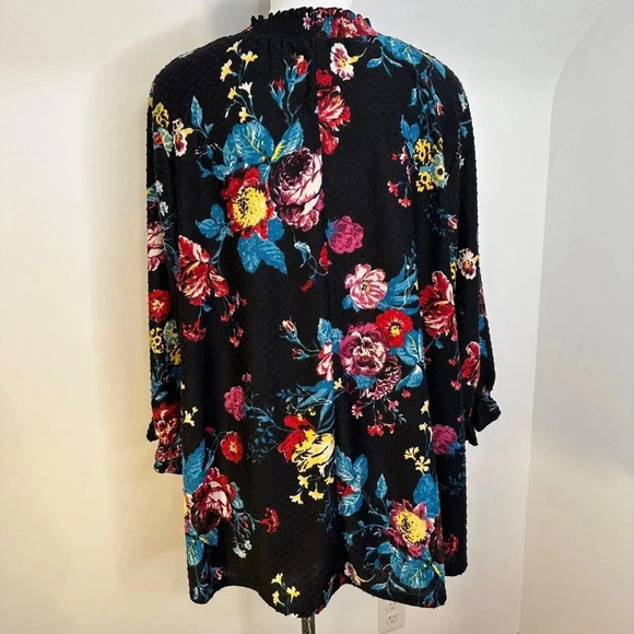 5/$20 Lane Bryant Black Swiss Dot Floral Top‎ 18/20 - Picture 5 of 5